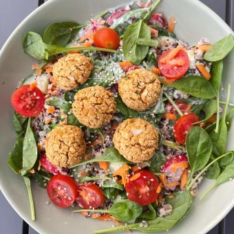 Quinoa-Falafel-Salat