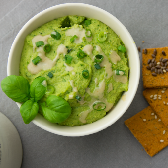 Grüner Hummus