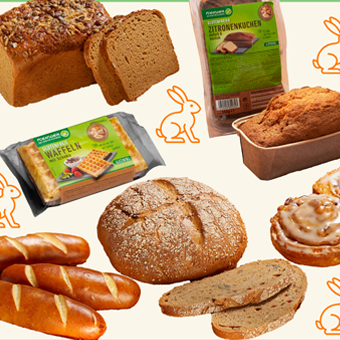 verschiedes Brot, Schnecken, Laugenstangen und verpackte Waffeln und Zitronenkuchen von Poensgen