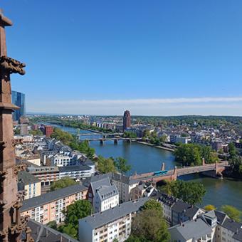 Unser erstes Food(t) Walk liegt hinter uns; 17 Teilnehmer waren mit uns in Frankfurt unterwegs. Bei unserem ersten Food(t) Walk hatten wir Wert darauf gelegt das die Lokationen alle 100% Glutenfreie sind. Dies diente nicht nur der Sicherheit,  dadurch konnten wir uns auch mehr Zeit für den Austausch nehmen und uns Frankfurt aus einem anderen Blickwinkel ansehen konnten.  Unsere Lokationen beim Food(t) Walk waren Lúa Cuisine und Isabella Glutenfreie Pâtisserie  Wir planen einen Zeiten Food (t) Walk auch mit