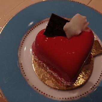 Unser erstes Food(t) Walk liegt hinter uns; 17 Teilnehmer waren mit uns in Frankfurt unterwegs. Bei unserem ersten Food(t) Walk hatten wir Wert darauf gelegt das die Lokationen alle 100% Glutenfreie sind. Dies diente nicht nur der Sicherheit,  dadurch konnten wir uns auch mehr Zeit für den Austausch nehmen und uns Frankfurt aus einem anderen Blickwinkel ansehen konnten.  Unsere Lokationen beim Food(t) Walk waren Lúa Cuisine und Isabella Glutenfreie Pâtisserie  Wir planen einen Zeiten Food (t) Walk auch mit