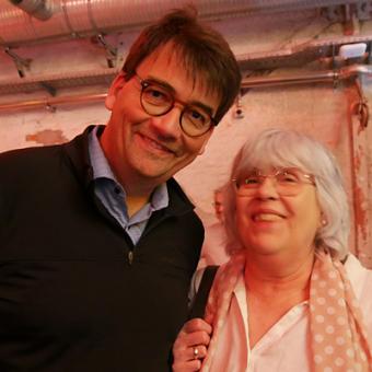 Herr PD Dr. Michael Schumann und Frau Sofia Beisel freuen sich