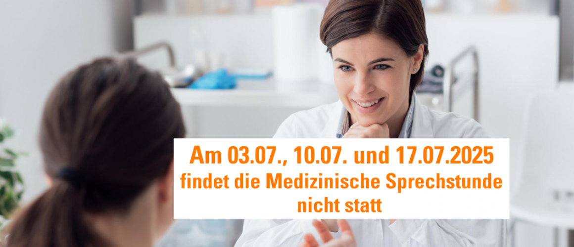 Unsere Medizinische Sprechstunde findet von 03.07-17.07. nicht statt Die medizinische Sprechstunde für Mitglieder findet am 03.07 und 10.07. und 17.07.2025 nicht statt. Ärztin sitzt am Schreibtisch und vor ihr eine Patientin.