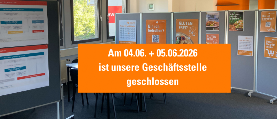 Foto des Besprechungszimmer der DZG mit vielen Plakaten rund um Zöliakie darauf ist ein Rechteck in orange, auf dem geschrieben steht, dass die Geschäftsstelle am 04.06. und 05.06. geschlossen ist.