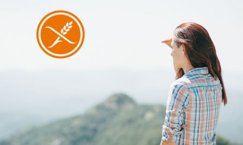 Frau die in die ferne schaut und unser Logo mit der durchgestrichenen Ähre am Horizont sieht