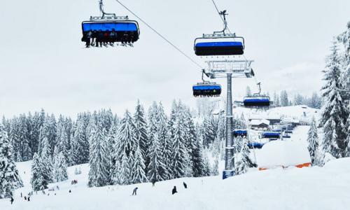  Ab auf die Piste – Erlebe gemeinsam mit weiteren jungen Zölis ein Skiwochenende in Garmisch-Partenkirchen. 